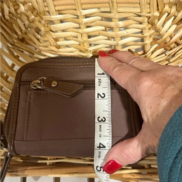 Chic Brown Zip Wallet - Picture 6 of 6